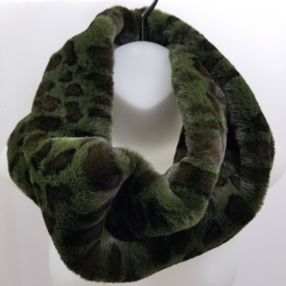 Accessories - Faux Fur Leopard Print Infinity Collar
